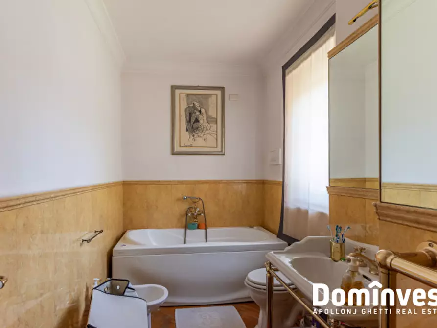 Immagine 15 di Appartamento in vendita  in Viale Cortina D'Ampezzo a Roma