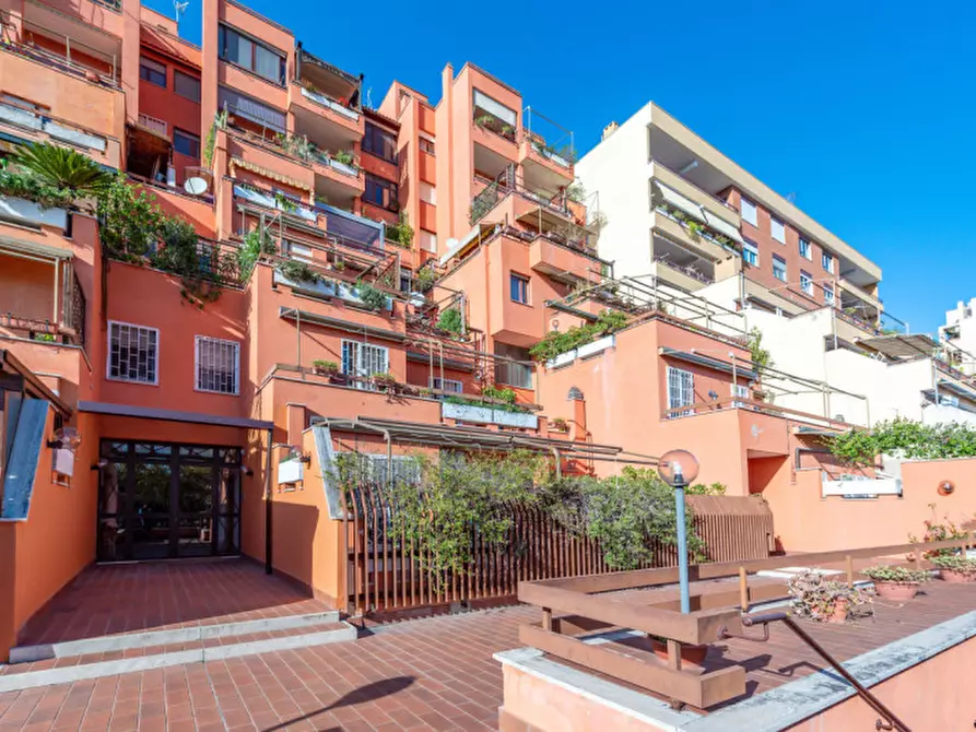 Immagine 1 di Appartamento in vendita  in Via Carlo Emilio Gadda 81 a Roma