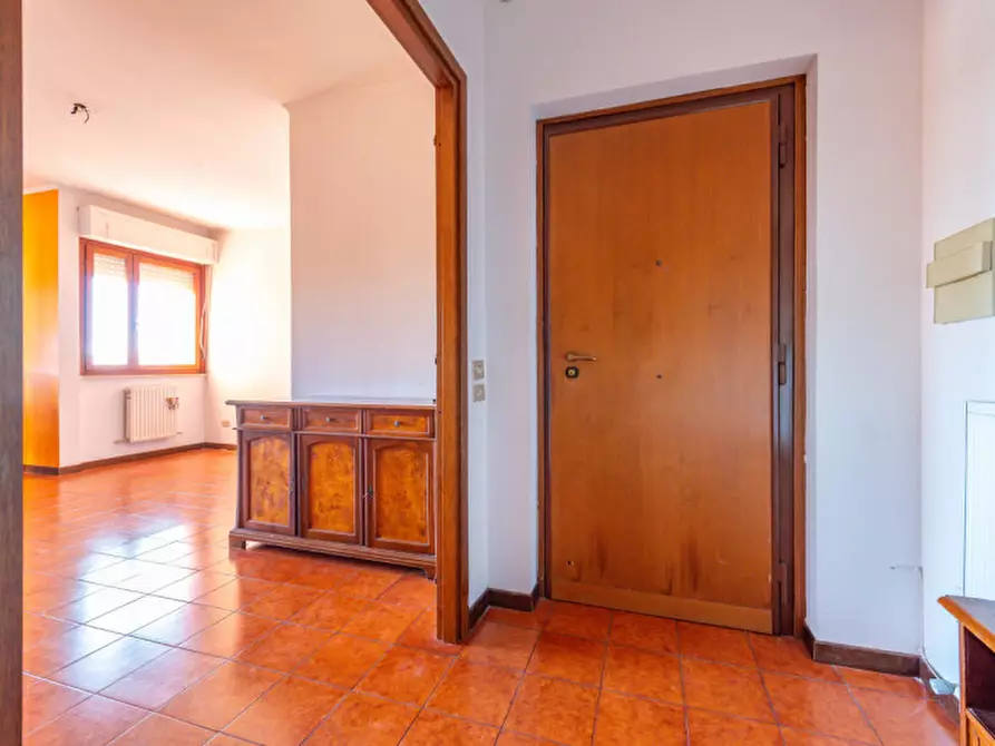 Immagine 5 di Appartamento in vendita  in Via Carlo Emilio Gadda 81 a Roma