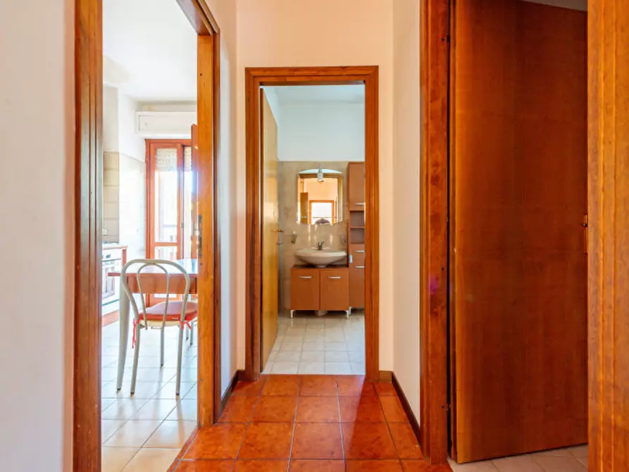 Immagine 6 di Appartamento in vendita  in Via Carlo Emilio Gadda 81 a Roma