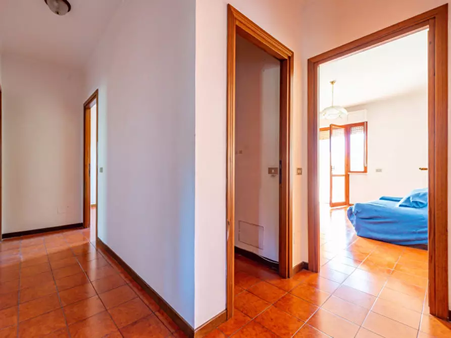 Immagine 9 di Appartamento in vendita  in Via Carlo Emilio Gadda 81 a Roma