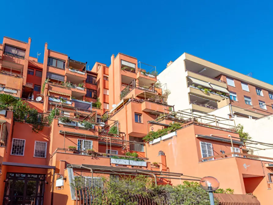 Immagine 30 di Appartamento in vendita  in Via Carlo Emilio Gadda 81 a Roma