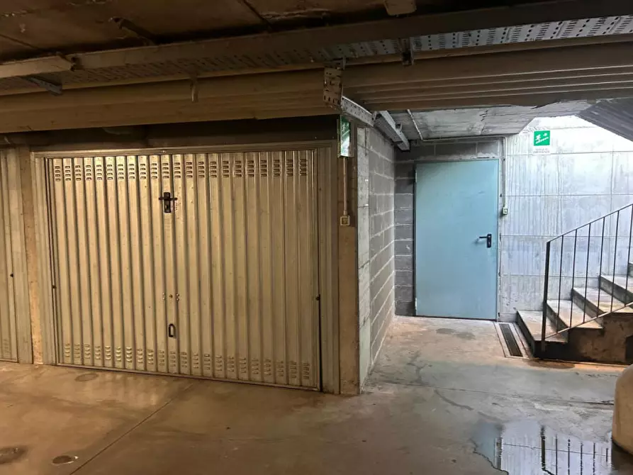 Immagine 2 di Garage in vendita  in Via Cassino Scanasio a Rozzano