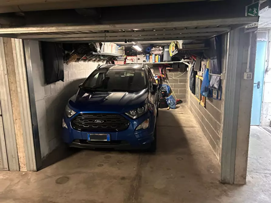 Immagine 3 di Garage in vendita  in Via Cassino Scanasio a Rozzano