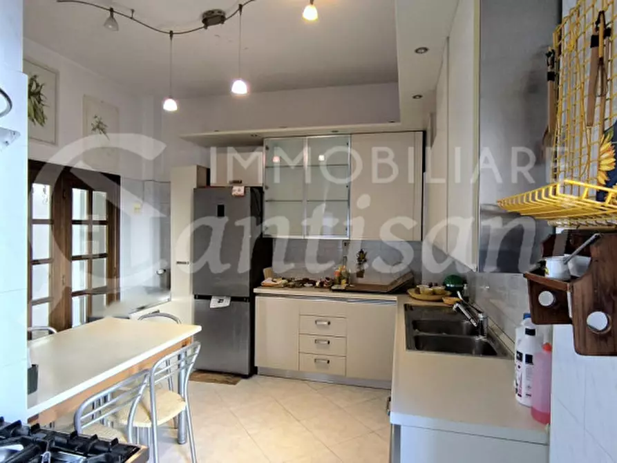 Immagine 10 di Appartamento in vendita  in via Doni 39 a Firenze