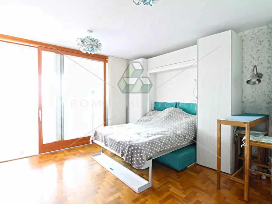 Immagine 2 di Appartamento in vendita  in Viale Italo Calvino a Roma