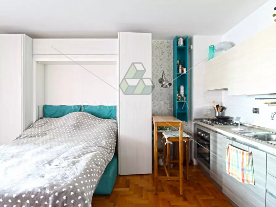 Immagine 3 di Appartamento in vendita  in Viale Italo Calvino a Roma