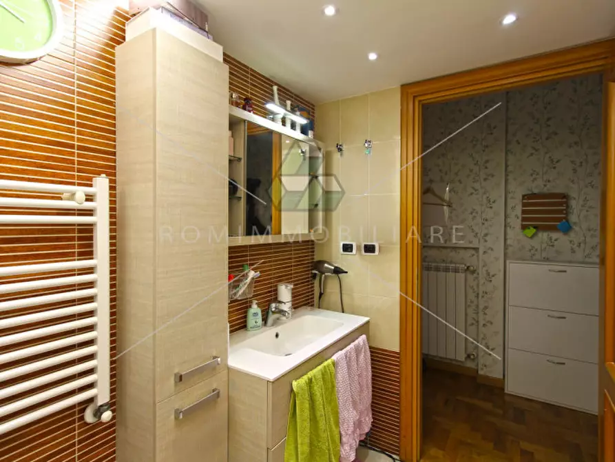 Immagine 9 di Appartamento in vendita  in Viale Italo Calvino a Roma