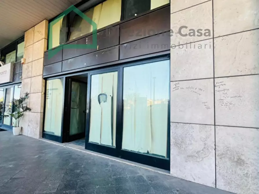 Immagine 5 di Negozio in affitto  in Centro Direzionale a Napoli