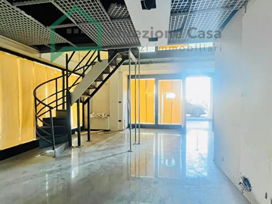 Immagine 16 di Negozio in affitto  in Centro Direzionale a Napoli