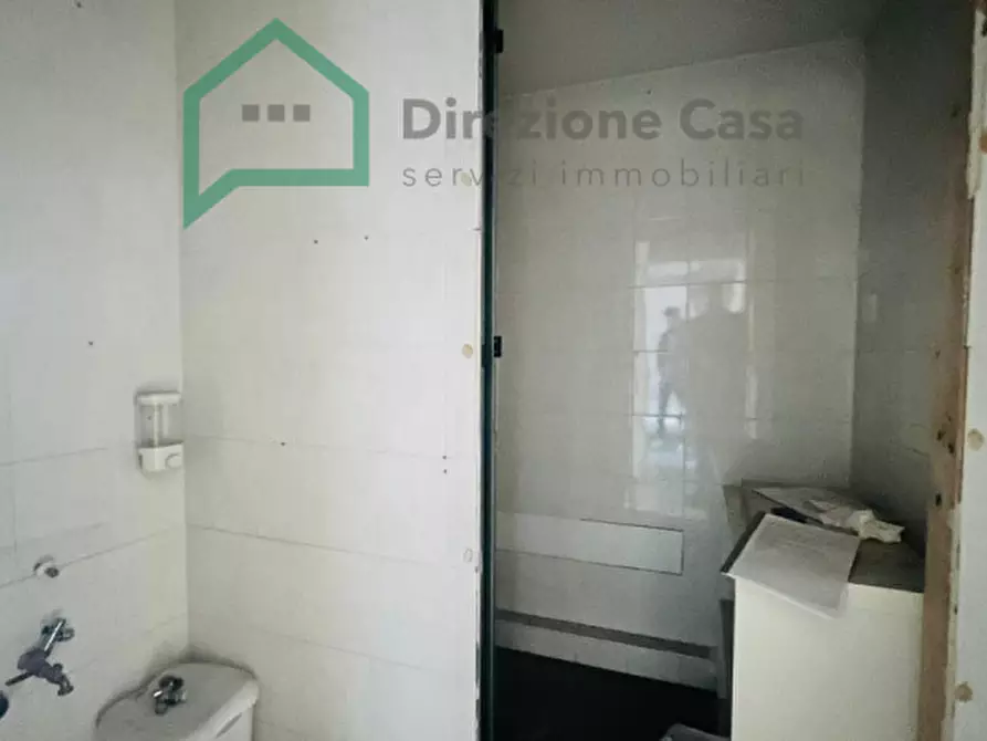 Immagine 19 di Negozio in affitto  in Centro Direzionale a Napoli