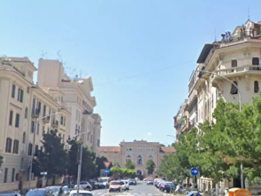 Immagine 12 di Appartamento in vendita  in Via Albalonga a Roma