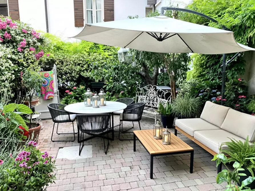 Immagine 2 di Casa trifamiliare in vendita  in Via Corobbiolo a Lonato del Garda