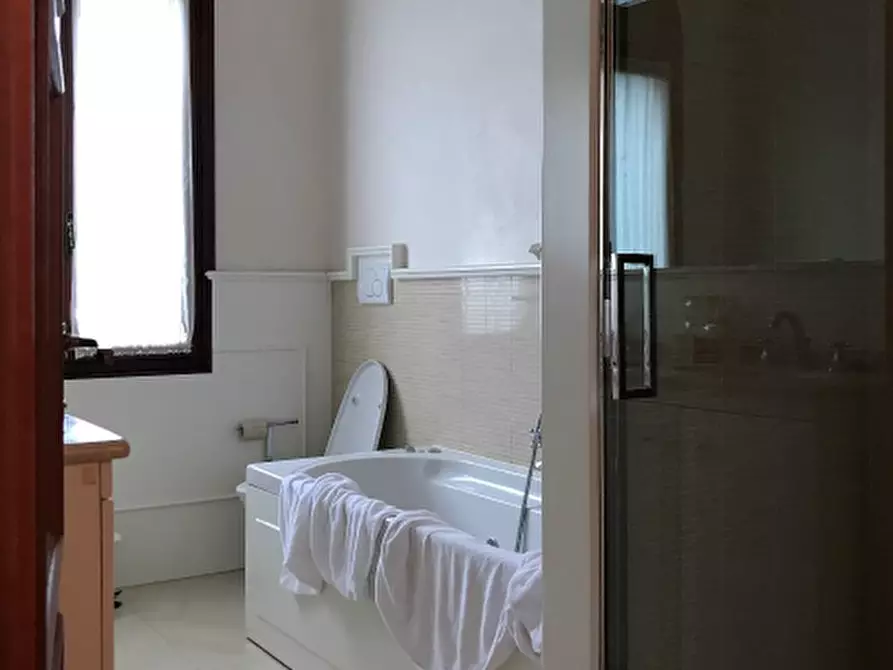 Immagine 11 di Palazzo in vendita  in Via Lazzaro Mocenigo, 10 a Venezia