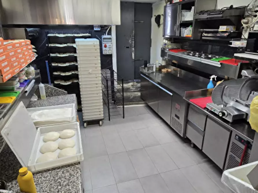 Immagine 13 di Attività commerciale in vendita  in Via Matteotti 45 a Rho