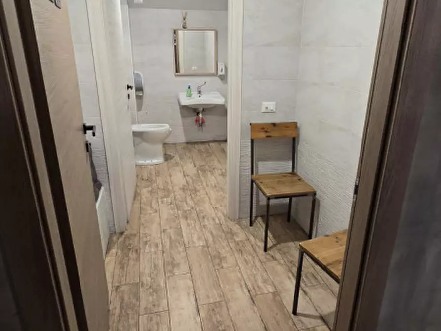 Immagine 17 di Attività commerciale in vendita  in Via Matteotti 45 a Rho