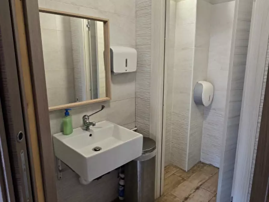 Immagine 18 di Attività commerciale in vendita  in Via Matteotti 45 a Rho