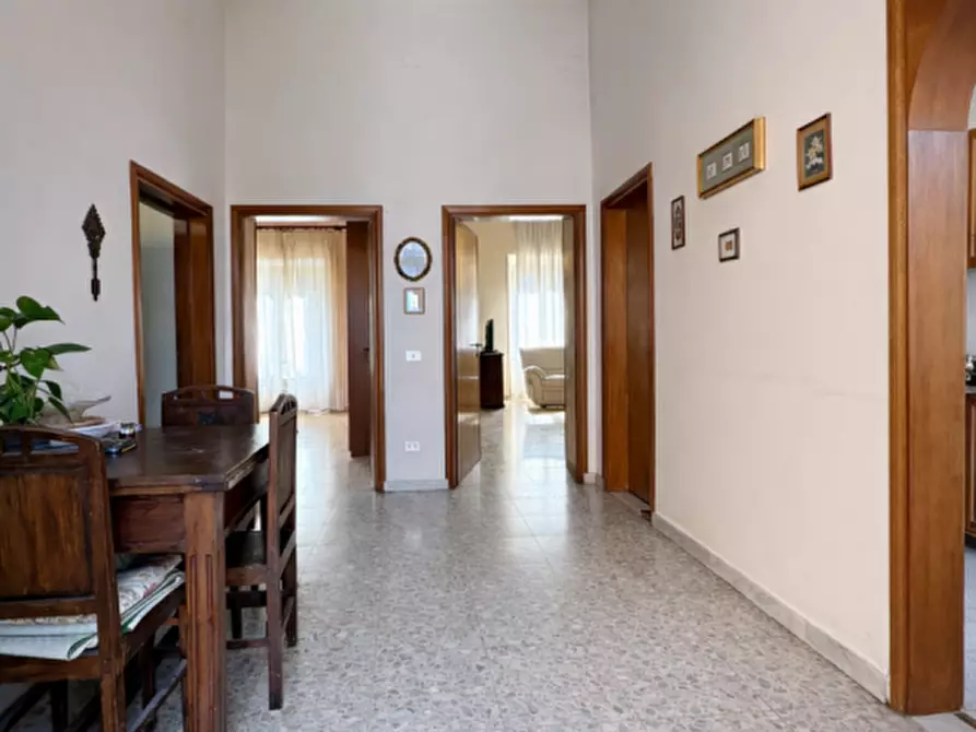 Immagine 2 di Appartamento in vendita  in Via Appia Nuova a Roma