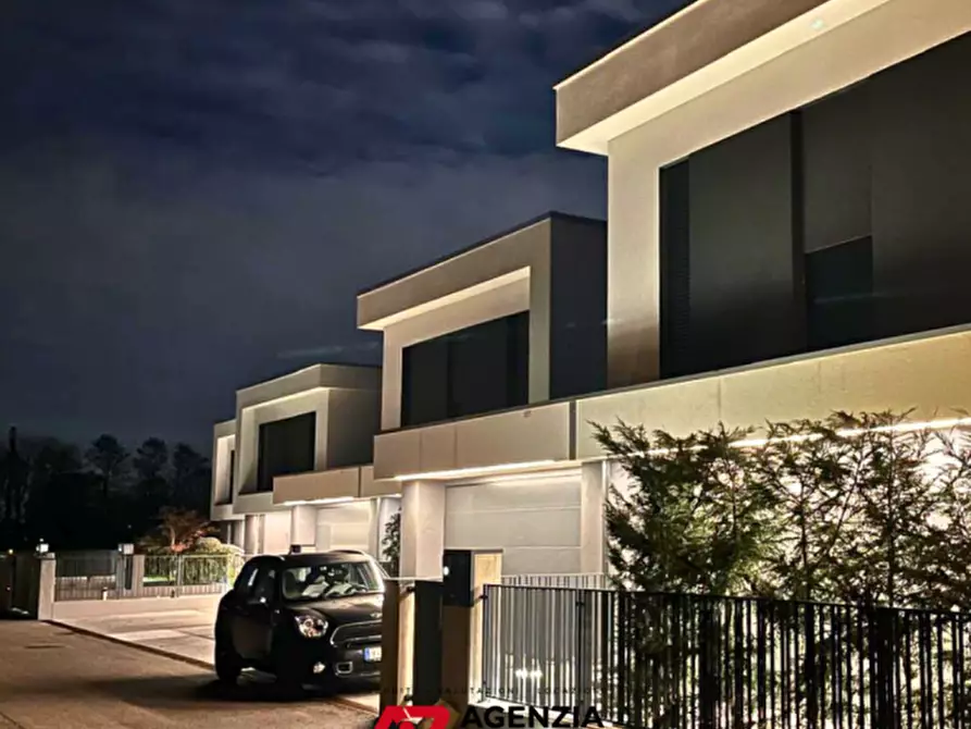 Immagine 6 di Villetta a schiera in vendita  in via donizzetti a Costabissara