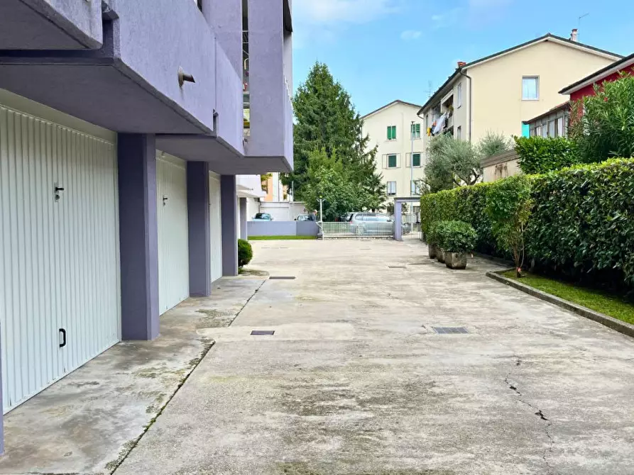 Immagine 22 di Appartamento in vendita  in Via Gaetano Costantini, 57 a Vicenza
