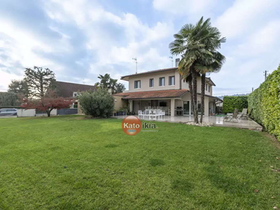 Immagine 3 di Casa bifamiliare in vendita  a Creazzo