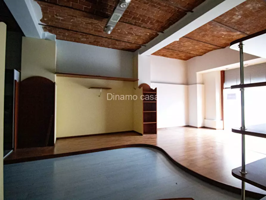 Immagine 2 di Negozio in affitto  a Prato