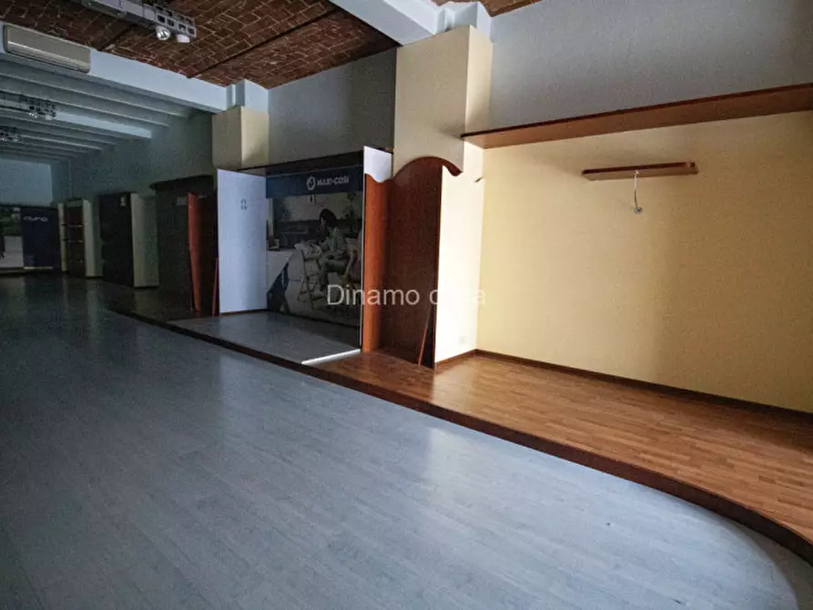 Immagine 4 di Negozio in affitto  a Prato