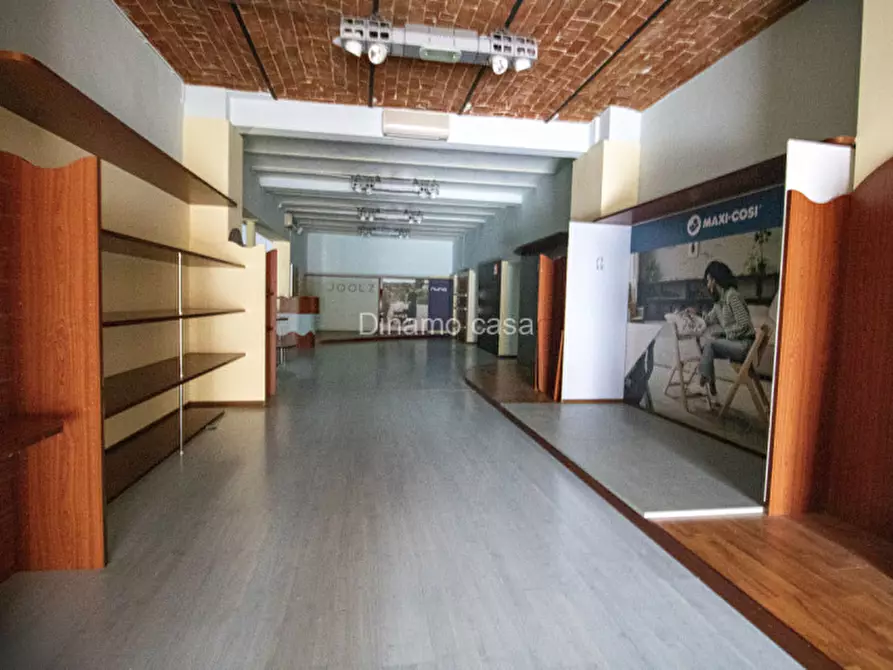 Immagine 5 di Negozio in affitto  a Prato