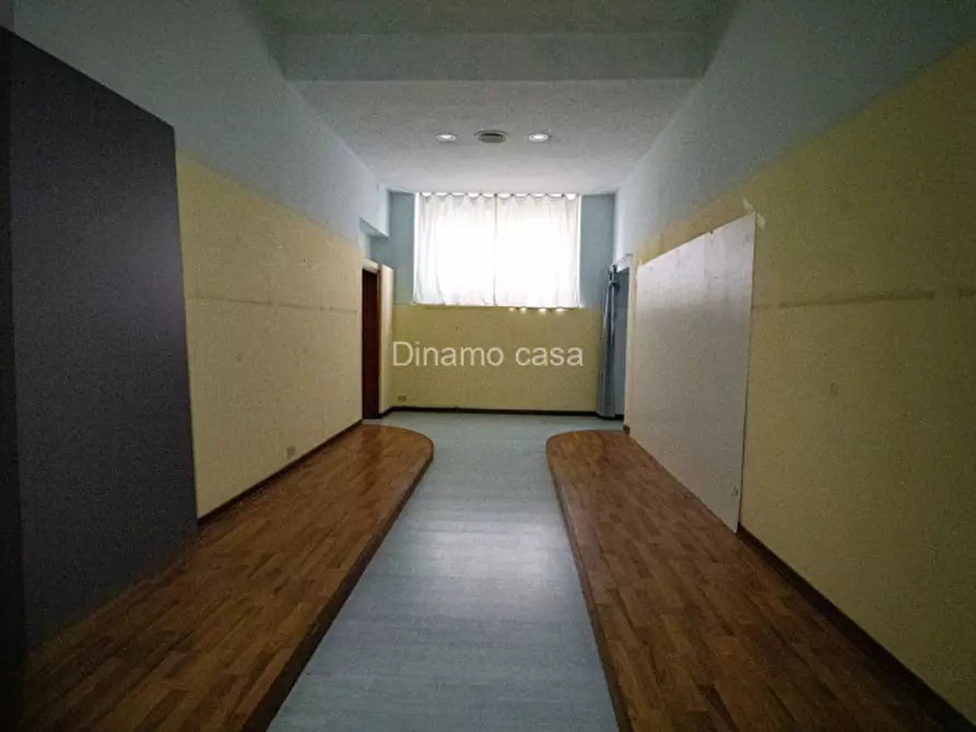 Immagine 8 di Negozio in affitto  a Prato