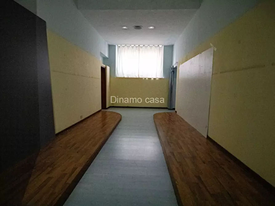 Immagine 9 di Negozio in affitto  a Prato