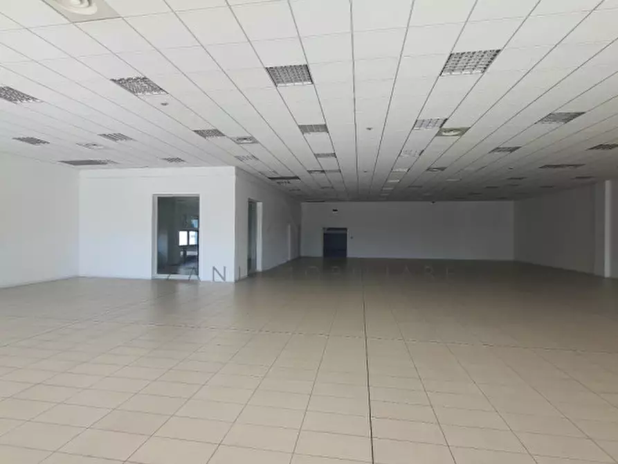 Immagine 2 di Capannone industriale in vendita  in Viale Marco Biagi a Loria