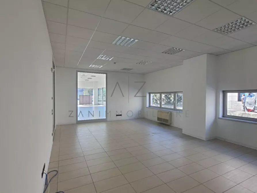 Immagine 8 di Capannone industriale in vendita  in Viale Marco Biagi a Loria