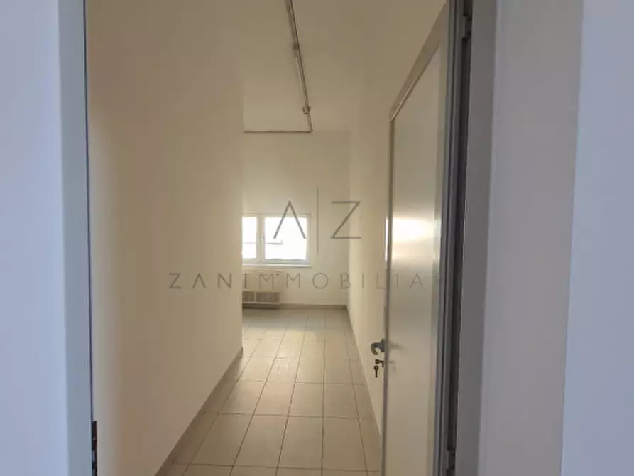 Immagine 12 di Capannone industriale in vendita  in Viale Marco Biagi a Loria