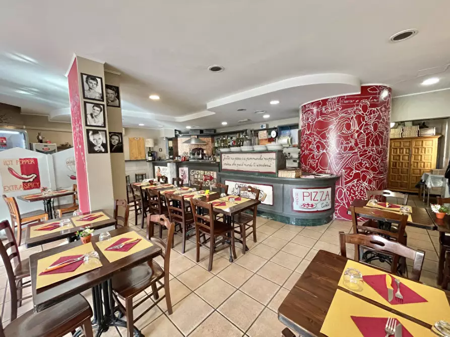 Immagine 1 di Attività commerciale in vendita  in Via Caduti Bollatesi 42 a Bollate