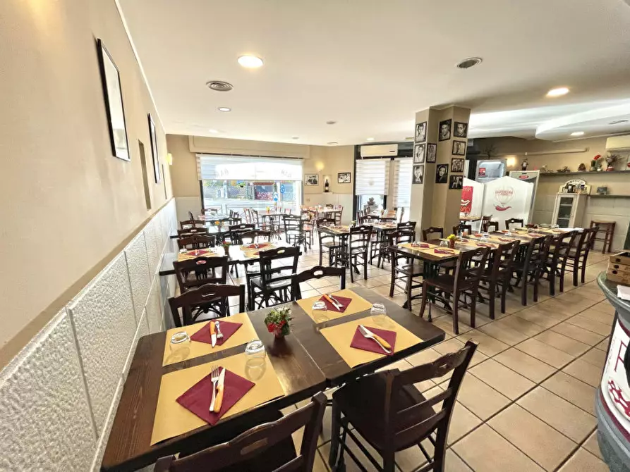 Immagine 3 di Attività commerciale in vendita  in Via Caduti Bollatesi 42 a Bollate