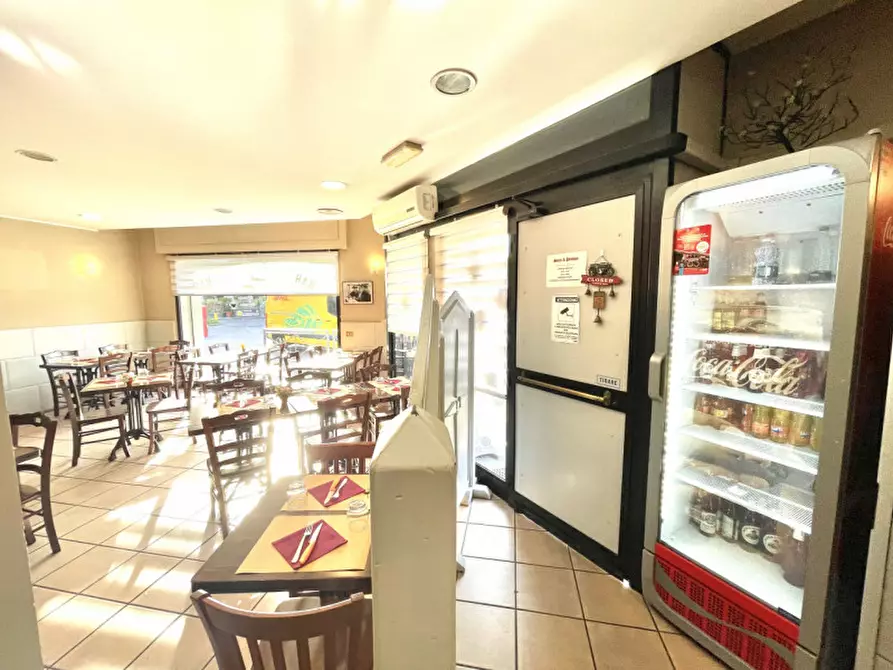 Immagine 8 di Attività commerciale in vendita  in Via Caduti Bollatesi 42 a Bollate