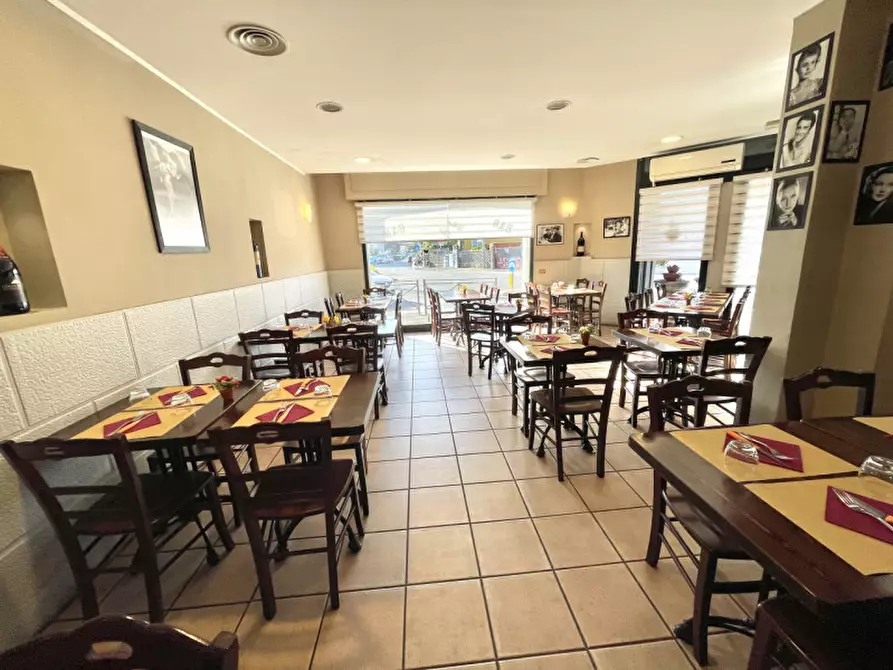 Immagine 10 di Attività commerciale in vendita  in Via Caduti Bollatesi 42 a Bollate