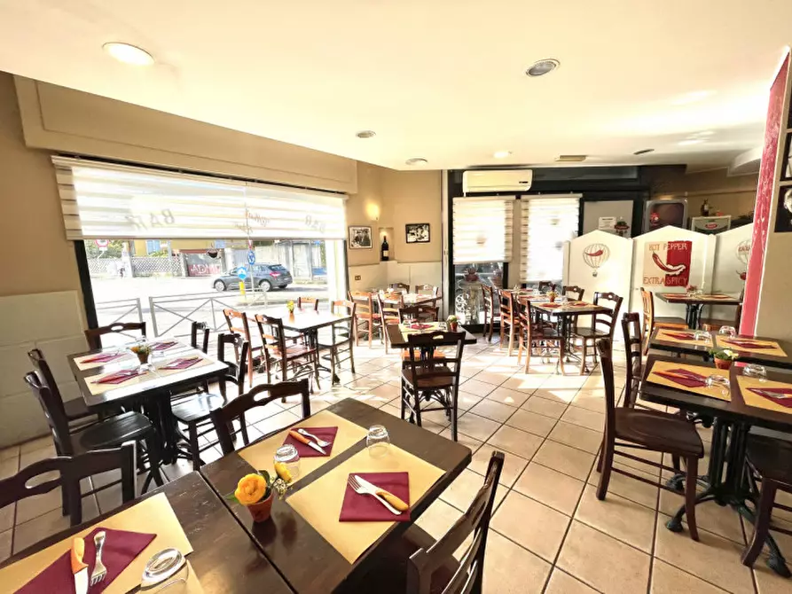 Immagine 11 di Attività commerciale in vendita  in Via Caduti Bollatesi 42 a Bollate