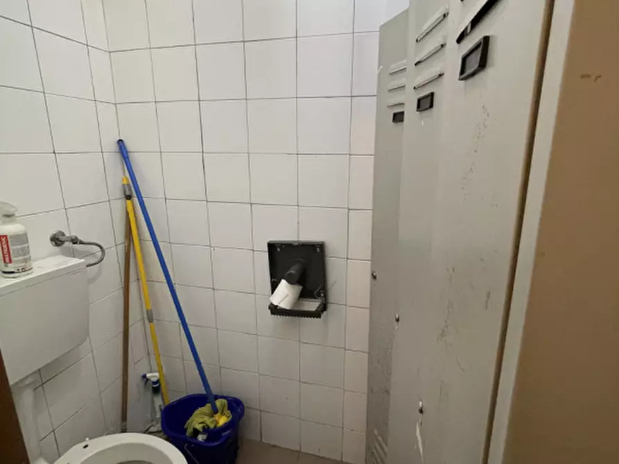 Immagine 36 di Attività commerciale in vendita  in Via Caduti Bollatesi 42 a Bollate