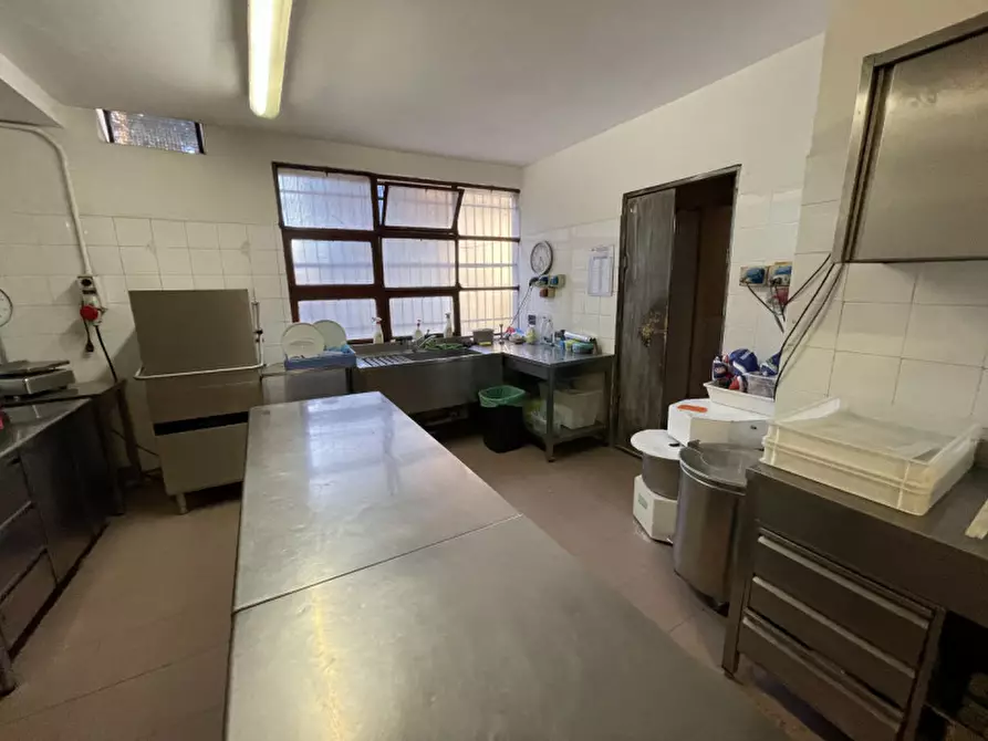 Immagine 44 di Attività commerciale in vendita  in Via Caduti Bollatesi 42 a Bollate