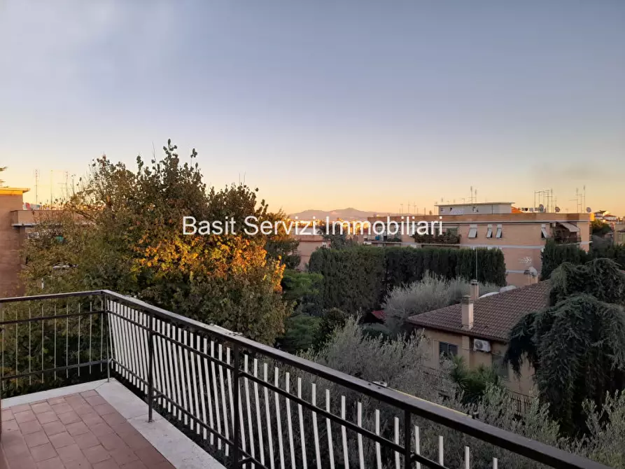 Immagine 3 di Appartamento in vendita  in Via di San Pantaleo Campano a Roma