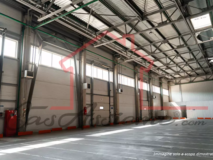 Immagine 3 di Capannone industriale in affitto  a Rossano Veneto