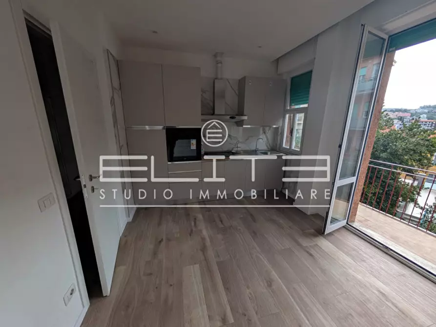 Immagine 1 di Appartamento in vendita  in Via delle Grazie a Ancona