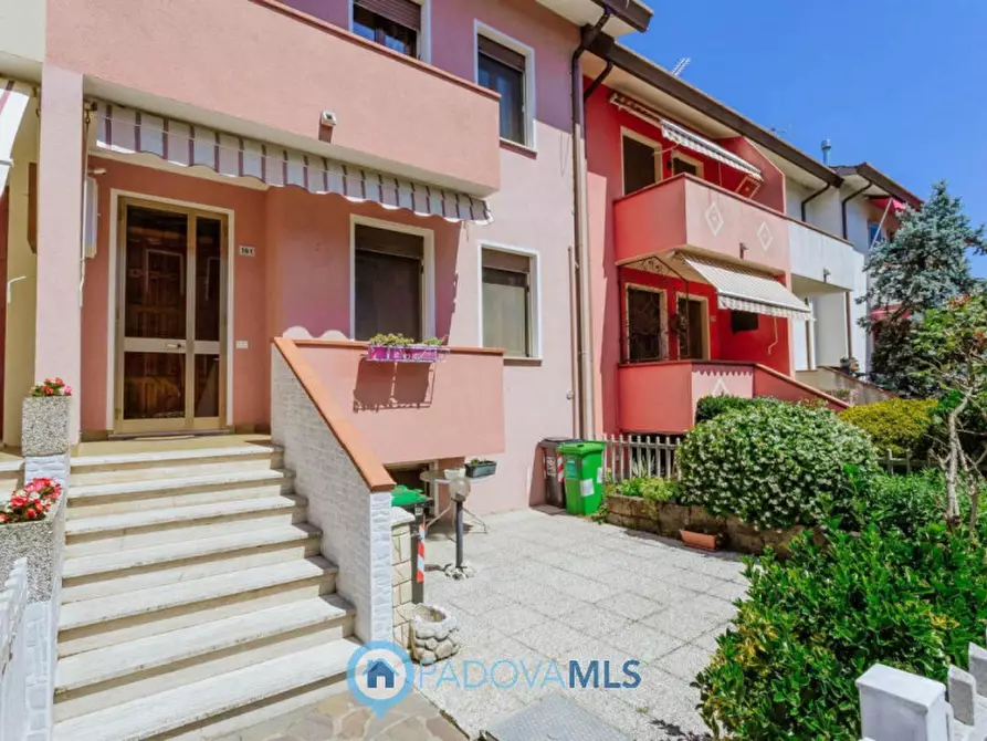 Immagine 1 di Villetta a schiera in vendita  in Via Firenze a San Martino Di Venezze
