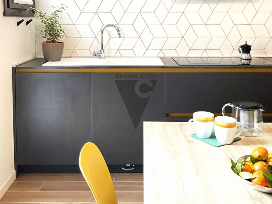 Immagine 1 di Appartamento in vendita  a Venezia