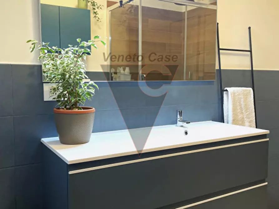 Immagine 11 di Appartamento in vendita  a Venezia