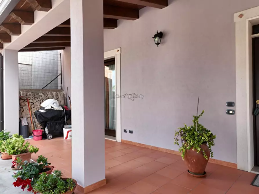 Immagine 12 di Casa indipendente in vendita  a Rosolini