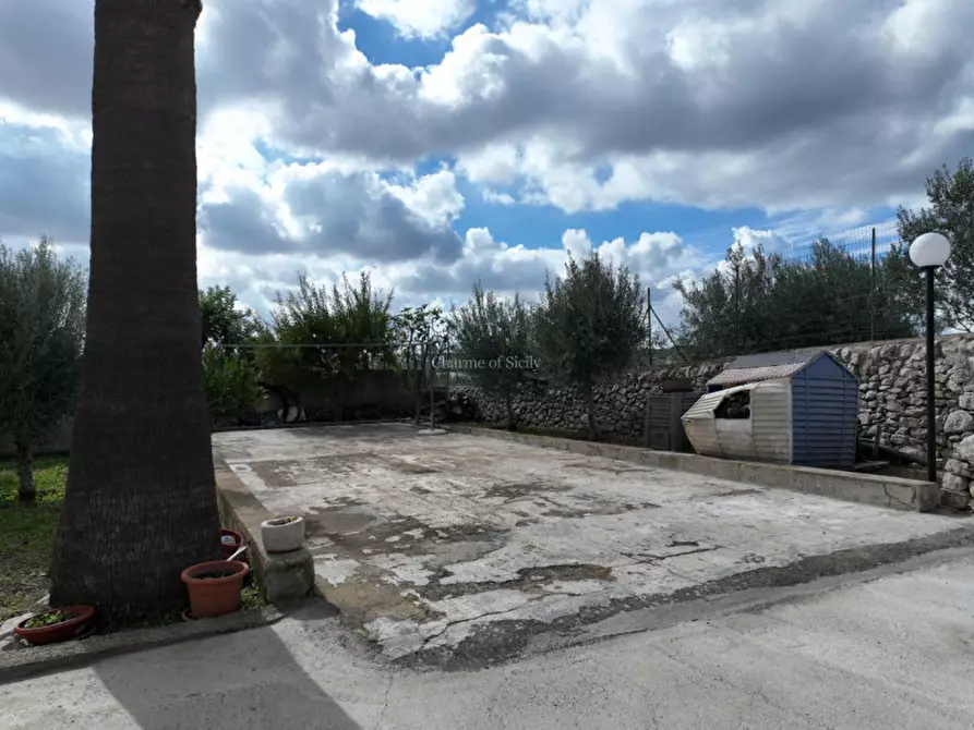 Immagine 13 di Casa indipendente in vendita  a Rosolini