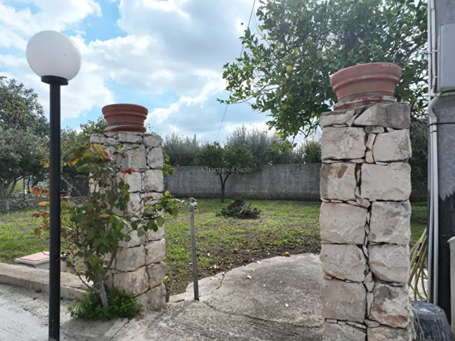 Immagine 13 di Casa indipendente in vendita  a Rosolini