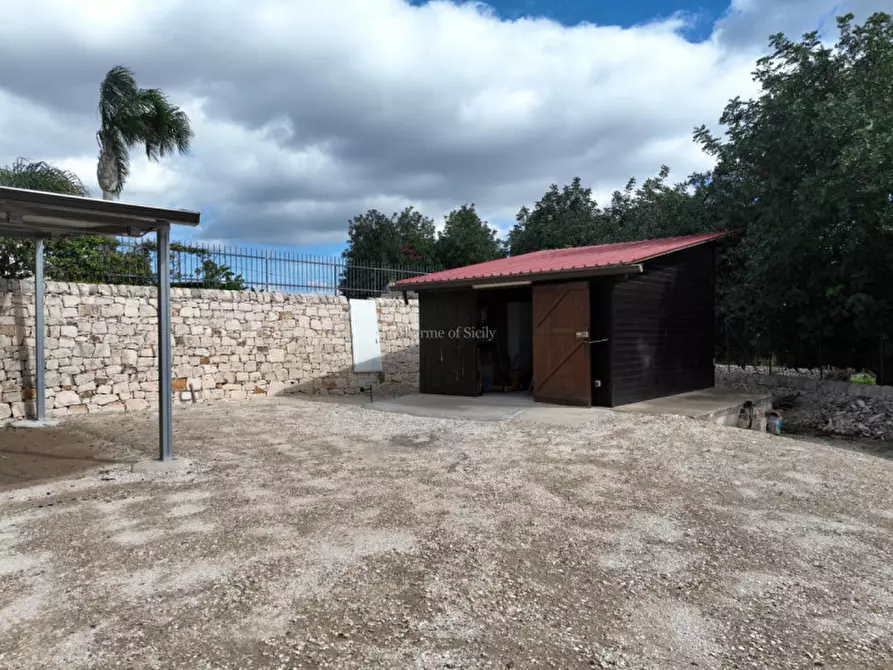 Immagine 19 di Casa indipendente in vendita  a Rosolini